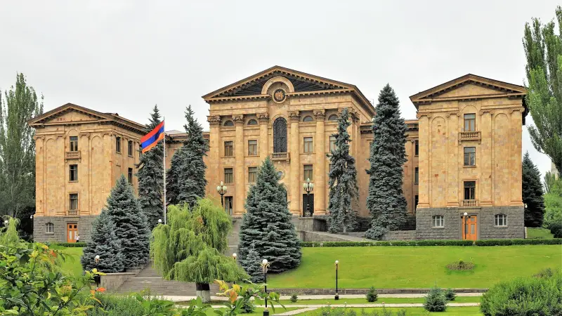 Пашинян заявил, что в Армении могут заблокировать российские телеканалы